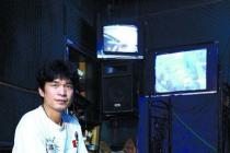 钉子户哥弟架设摄像头24小时守屋 外加养3条狼狗1条藏獒防强拆 