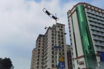 买房人可以同时向开发商主张逾期交房和延期办证的违约责任