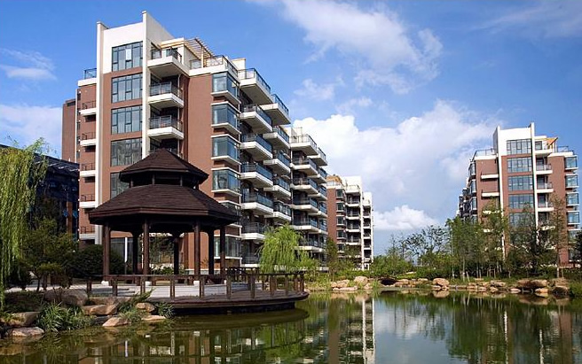 房屋买卖合同约定20％违约金，法院认为违约金过高予以调整