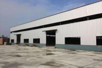 出让土地县政府未给予原使用权人补偿，违反法律规定损害当事人权益应予撤销