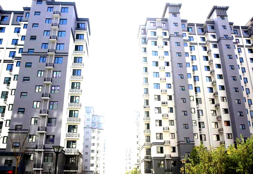 拆迁安置房不具备交付条件，应采取补救措施或赔偿损失