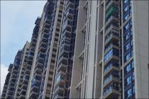 虽然法院已判决开发商向买受人交付房屋，但买受人不能据此判决排除对该房屋执行