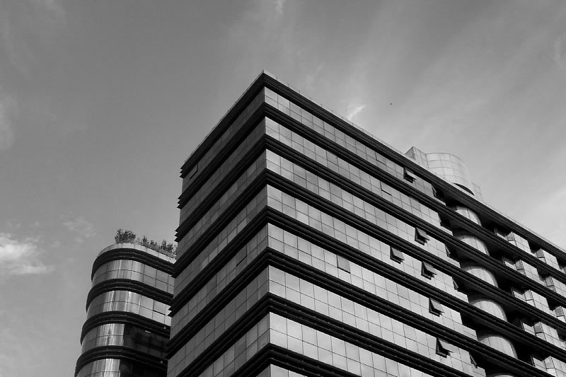 未按照政府批复的意见改变土地性质转让，受让方不能据此拒绝支付剩余土地出让金