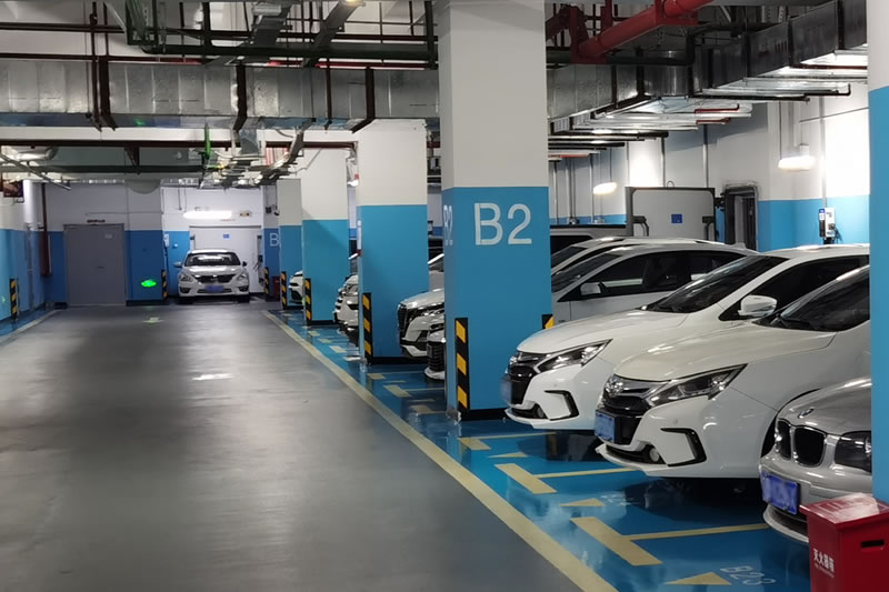 开发商所建地下停车场未满足人防规范要求，被认定未修建战时可用于防空的地下室受罚