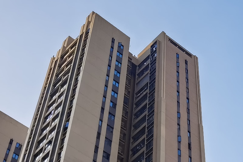 即便是宅基地转让协议被确认无效，但拆迁安置补偿利益仍可归受让人