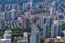 因尚未办理变更登记至买房人名下，案涉房屋仍旧属于开发商破产财产