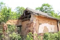 退休人员将户籍迁回农村并形成稳定关系，有权申请重修祖宅或申请宅基地异地建房