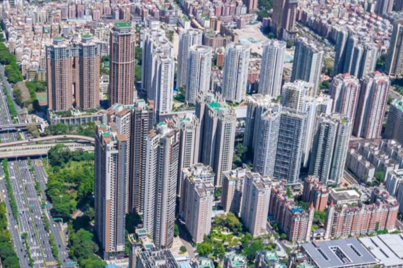 备案合同和施工合同均被认定为无效合同，故不存在所谓对中标合同实质性条款背离