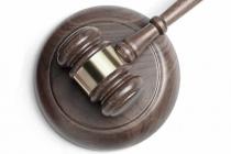 拆除影响采光部分翻建房屋会造成巨大损失，法院判决采取给付补偿费用的方式解决纠纷